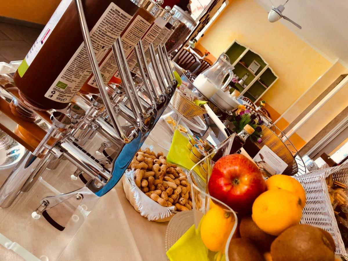 Hotel Bellavista 산토바르톨로메오알마레 외부 사진